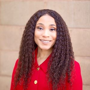 Meet your Posher, Angela